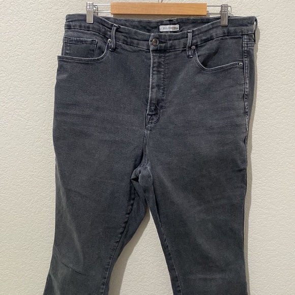 Good American Good Curve Black Jeans Frayed hem sz 18 36 - Picture 9 of 12